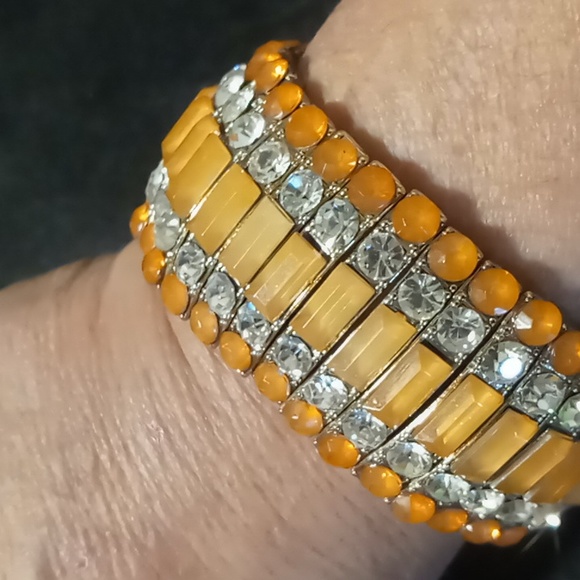 Expandable rhinestone studed with peach & orange crystal cut gems - Picture 5 of 6